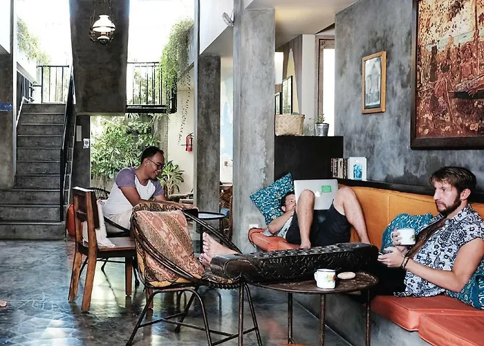Bread And Jam Hostel Kuta 